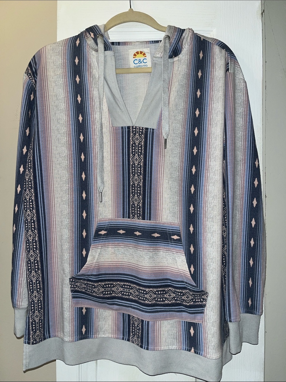 C&C California Striped Baja Hoodie in Navy, Dusty Pink, Cream sz M